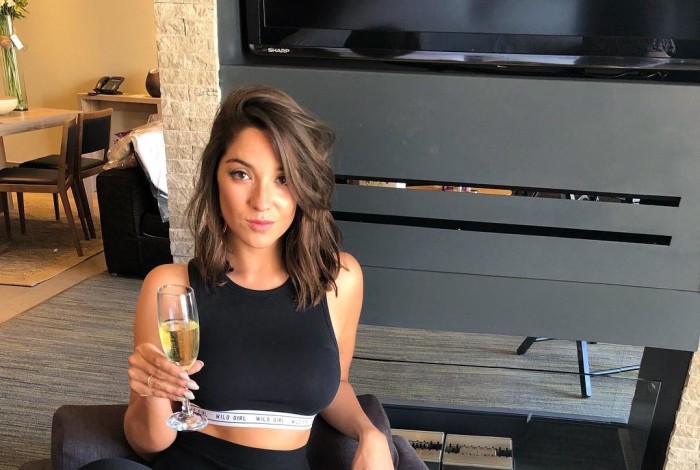 Kel Calderón volvió a usar criticadas botas y se reinvindicó: este look fue elogiado