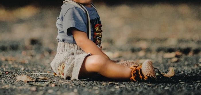 Hermanas en EEUU habrían asesinado a golpes a niño de 3 años: tomó un pastel sin permiso