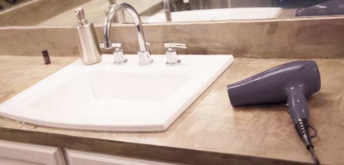 Compró secador de pelo por Internet y al encenderlo se llevó una peligrosa sorpresa