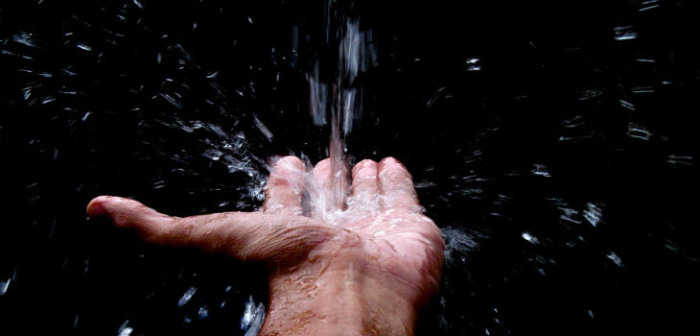 Por esta asquerosa razón nunca deberías usar el secador de manos en un baño público