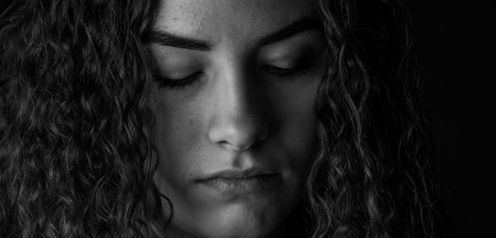 Mujer engañó a su novio con el hombre que la violó: esta fue la impensada razón