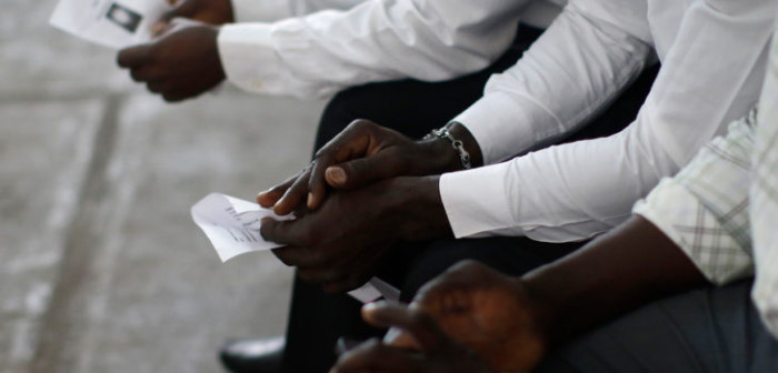 Este es el contenido de los sobres amarillos que portan los haitianos al llegar a Chile