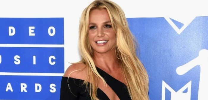 Seguidores de Britney Spears critican exceso de photoshop en campaña de Kenzo