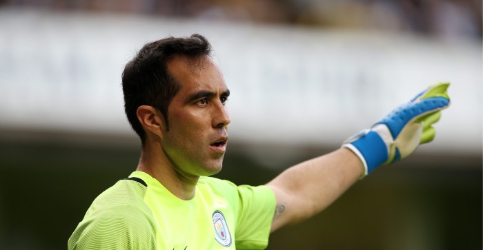 Claudio Bravo anunció que se ausentará de los amistosos de la Roja con enigmático texto