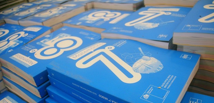 ¿Los colegios municipales y subvencionados pueden pedir textos adicionales?