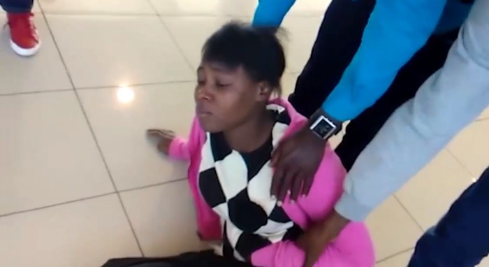 Dramático caso de 62 haitianos que no pueden ingresar a Chile: duermen en el aeropuerto