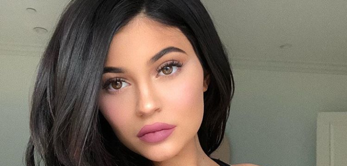 ¿Se aburrió del negro? Kylie Jenner sorprende en redes con radical cambio en su cabello