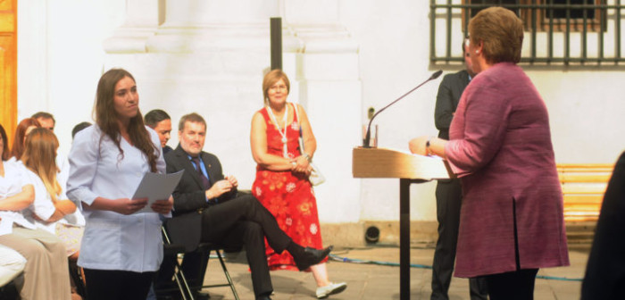 La tajante respuesta de Bachelet a médica antiaborto que interrumpió actividad oficial