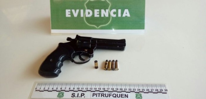 De película: joven fue detenido tras llegar armado hasta hospital para exigir atención