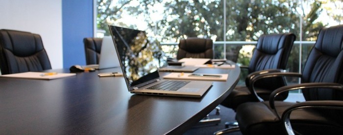 Tremendo error: jefe transmite sexo con compañera mientras realizaba videoconferencia