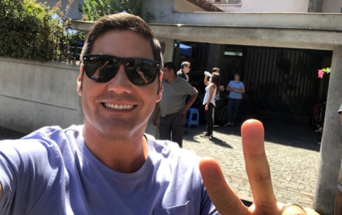 Pancho Saavedra realiza noble gesto con hombre que vive solo en zona aislada de Chile