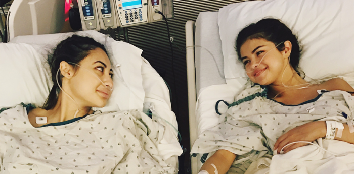 Imágenes de Selena Gómez en bikini dejaron ver la cicatriz de su trasplante de riñón