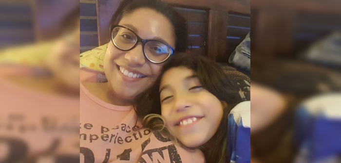 Hija de Alejandra Valle luce nuevo tono de cabello: se lo tiñó azul