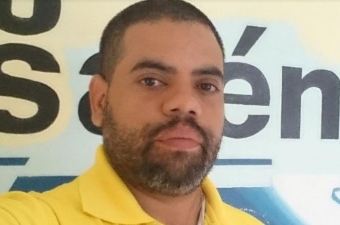 Periodista Angel Gahona