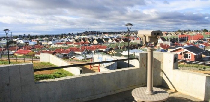 ¡Insólito uso! Binoculares de mirador eran ocupados para espiar a vecinos de Punta Arenas