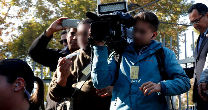 Camarógrafo de TV recibe golpes tras ser confundido con equipo de acusado de matar a Ámbar