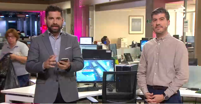 Encargada de aseo protagonizó divertido chascarro en vivo durante CHV Noticias