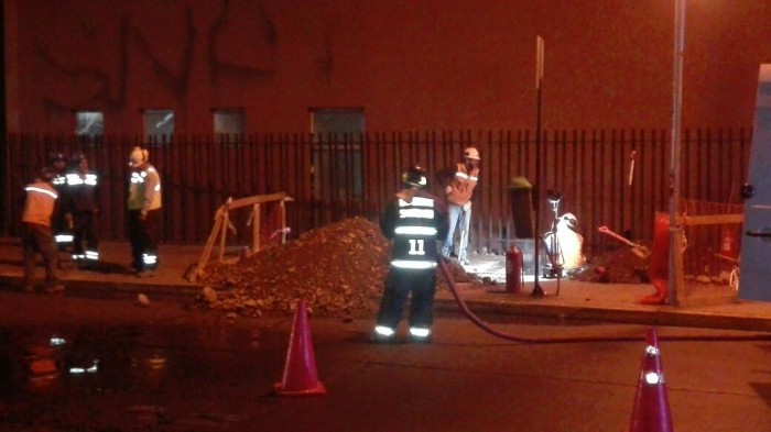 Fuga de gas alerta a vecinos del centro de Santiago: generó cortes de tránsito