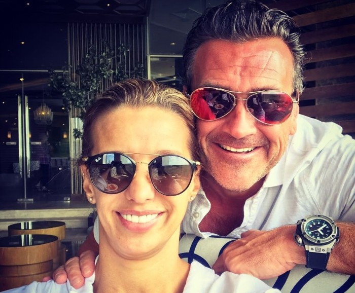 Revelan detalles de secreto matrimonio de Claudia Schmitd y John Bogdan