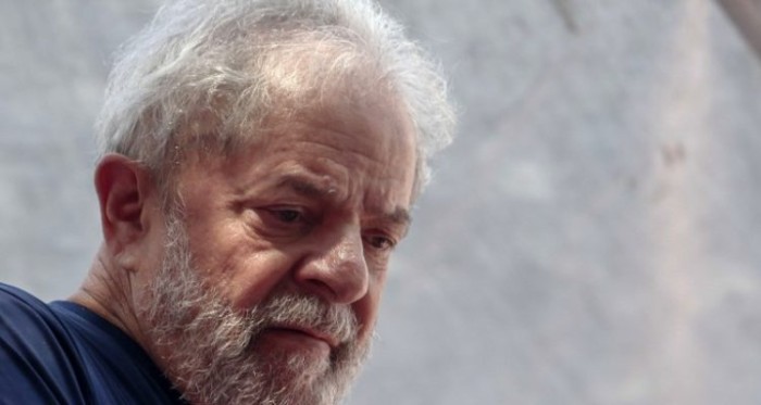 Lula se entrega a la policía para cumplir condena de 12 años por corrupción