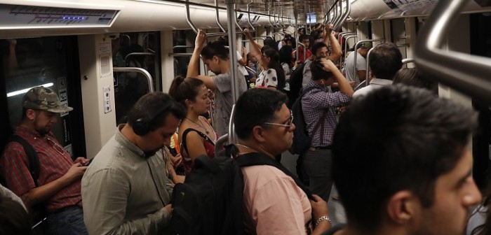 Joven acusó falsamente a hombre de tocarla en el Metro y recibió ejemplar sanción