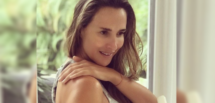 Angélica Castro dividió a seguidores con destapado look: lo encontraron poco elegante