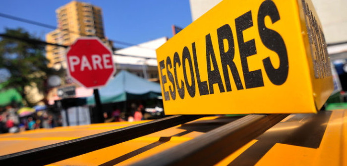 Padre atacó a chofer de furgón escolar con arma blanca: lo acusó de abusar de su hijo