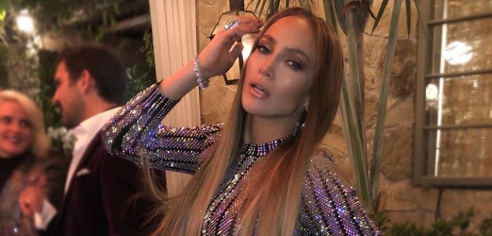 De pura casualidad: Jennifer López enseñó (sin querer) el secreto de su curvilínea figura