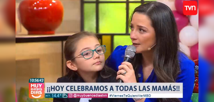 Hija menor de Andrea Arístegui se robó la película en Muy Buenos Días: es igual a su mamá