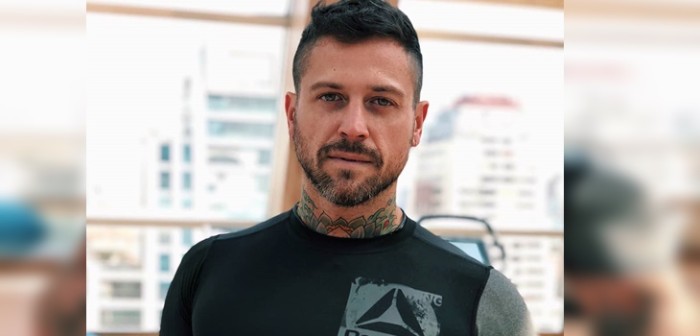 Pascual Fernández sorprende con radical cambio de look: se tiñó el pelo plateado