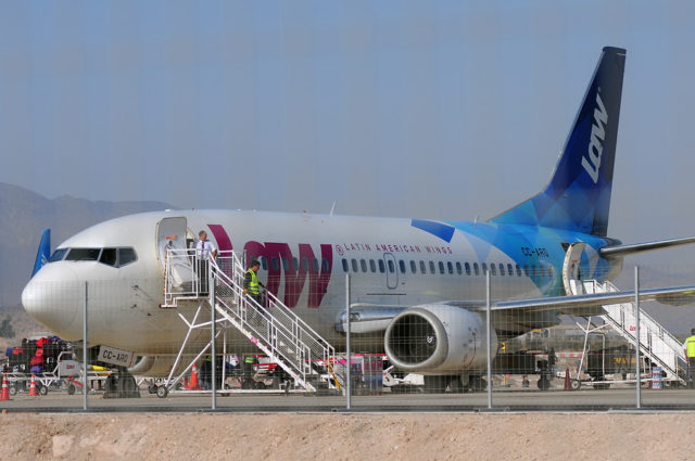 Tras diversas polémicas: el castigo de la DGAC que prohíbe a aerolínea LAW operar en Chile