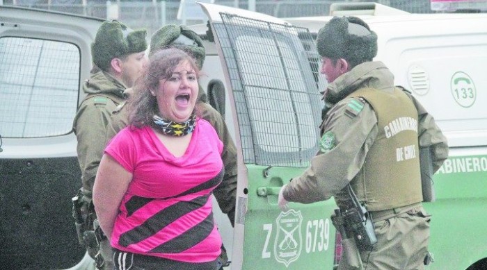 Todo por venganza: joven acuchilló en la cara a anciana con quien habría tenido rencillas