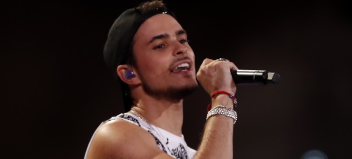 En un volcán de Isla de Pascua: el lugar extremo donde Augusto Schuster decidió raparse