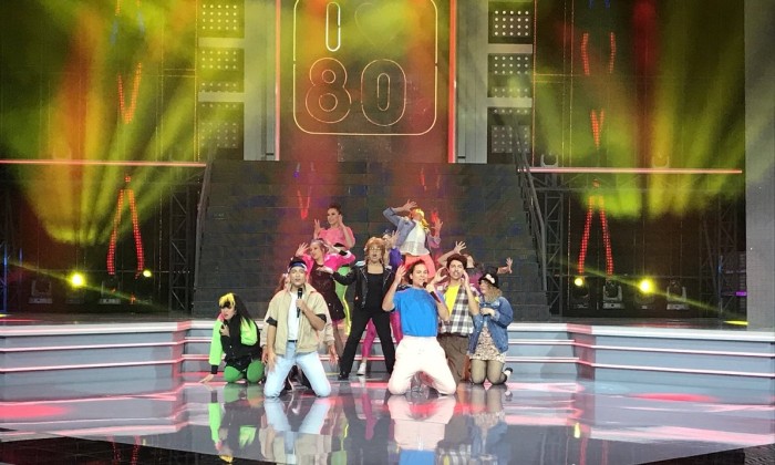 Musical de Maitén Montenegro en Rojo recibió críticas divididas: no cantó y casi se cayó