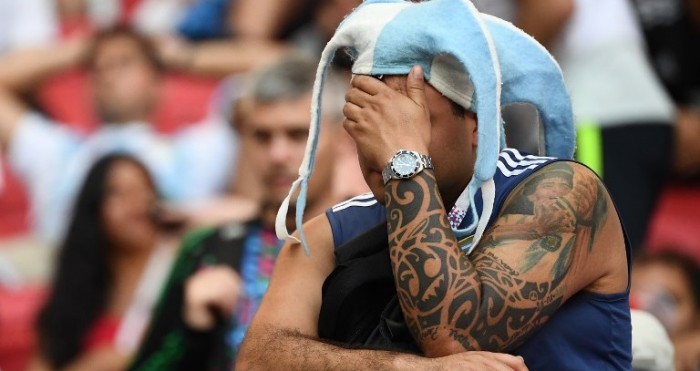 Sus caras lo dicen todo: las penosas postales que marcaron la derrota de Argentina