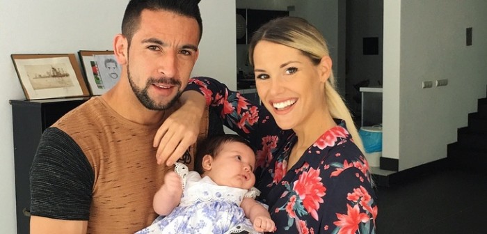 Gala Caldirola y su estrategia para calmar a su bebé durante el bautizo: llevó 2 chupetes