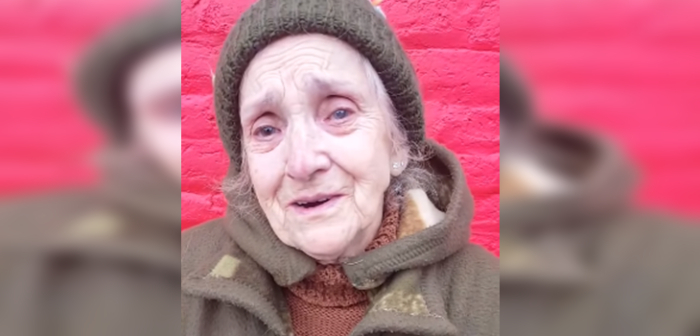 Abuelita busca a bondadosa mujer que la ayudó a pagar cuenta de supermercado