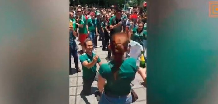 El romántico acto de hincha mexicano tras victoria de su selección: pidió matrimonio