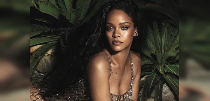 El escotado vestido de Rihanna en alfombra roja que casi le juega una mala pasada