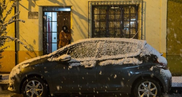 Las primeras (e impactantes) imágenes de la caída de nieve en la región Metropolitana
