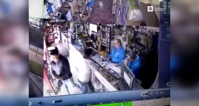 Hombre lanzó llave de cruz contra personal de tienda tras discusión: mató a otro cliente