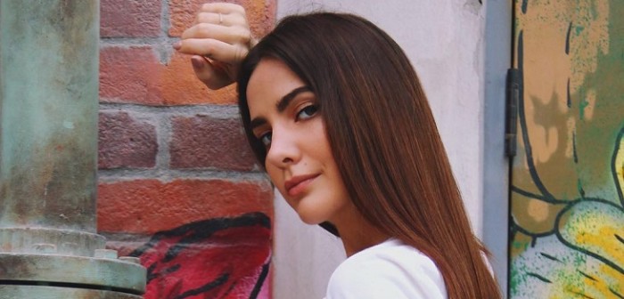 Aylén Milla quiso presumir unos jeans pero sus peculiares gafas fueron lo más comentado