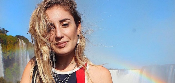 Como pocas veces la has visto: Daniela Castro se lució con diminuto bikini desde Brasil