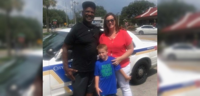 Niño de 7 años usó todos sus ahorros de cumpleaños para ayudar a hombre que sufrió robo