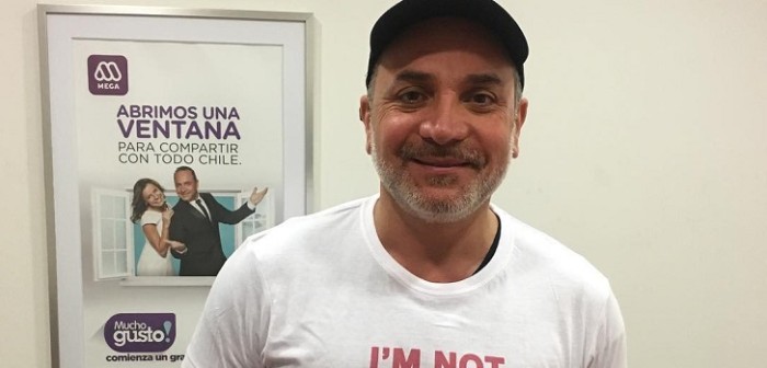 ¿Mucho? Lucho Jara es blanco de bromas entre compañeros por 'alocado' look