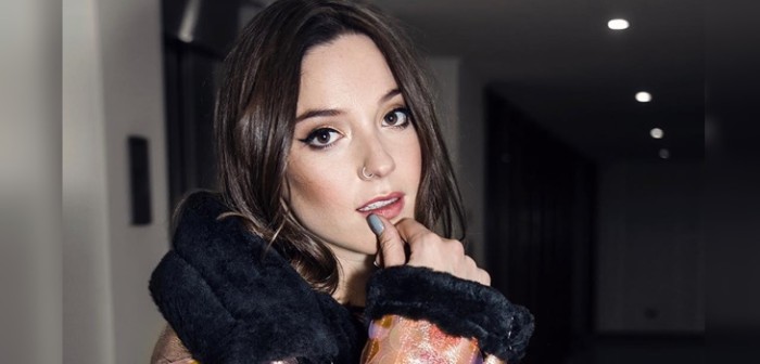 Kel Calderón sorprendió a sus seguidores con outfit que mezcló lo elegante con lo urbano