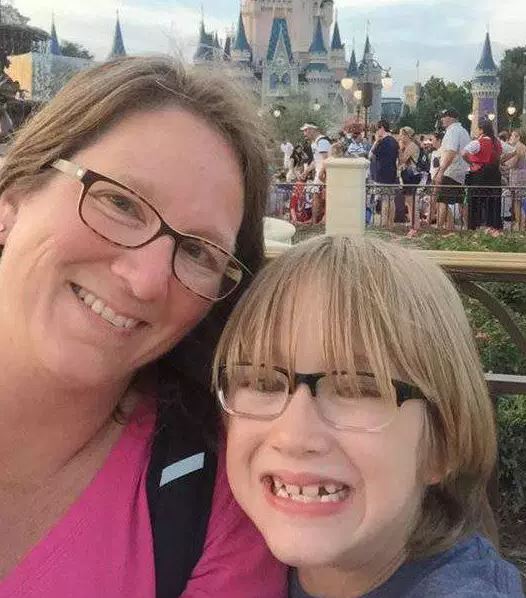 Madre y hermano menor de Jacob | Facebook