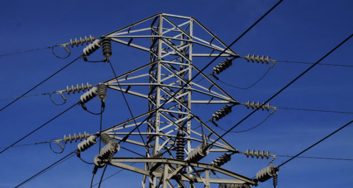 Mujer muere tras caer desde torre de alta tensión: sufrió potente descarga eléctrica