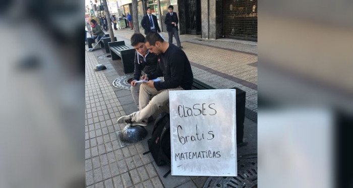 La esforzada historia de profesor que da clases de matemática gratis en centro de Talca