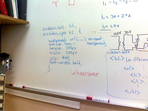 Para aplaudir: profesor se hizo viral tras cuidar a bebé de alumna durante certamen